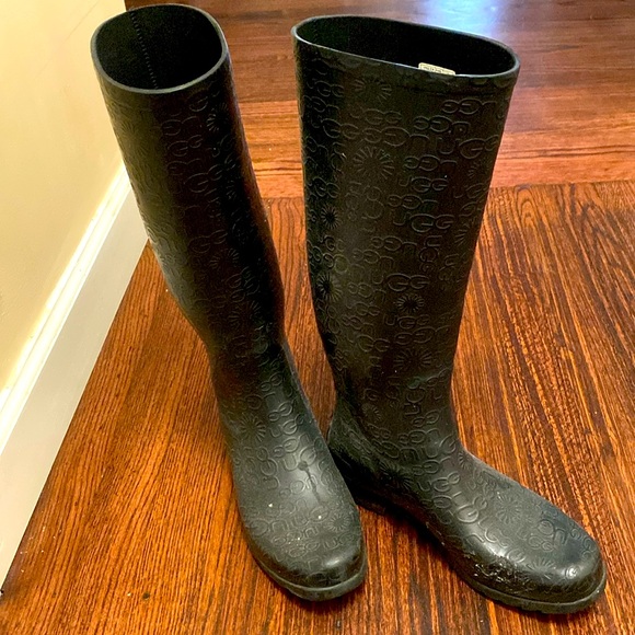 UGG rain boots in great shape - Picture 1 of 5